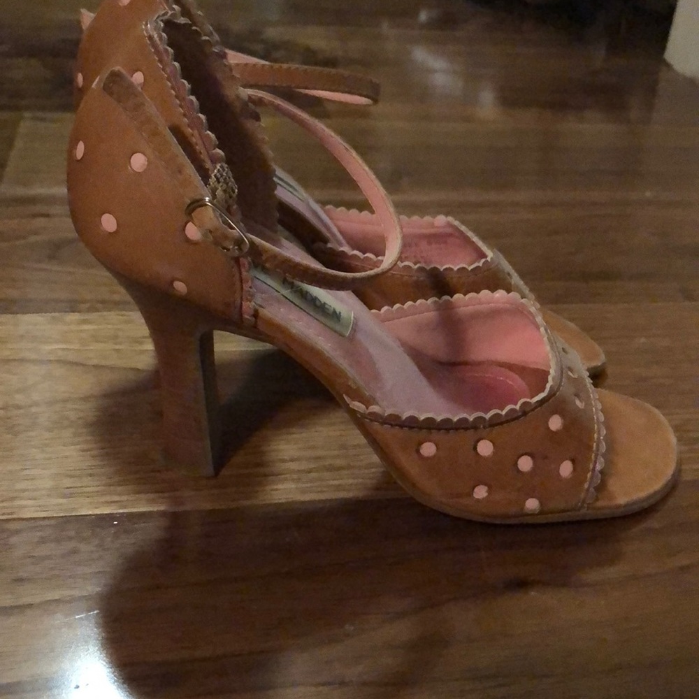 Tan shoes with pink dots - Picture 2 of 4